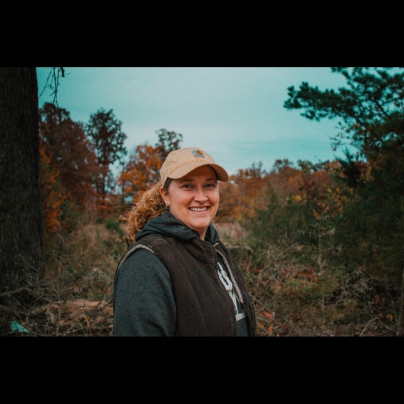 Meet your Posher, Lori - Picture 1 of 2